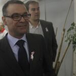 El alcalde de Parla , Jose Maria Fraile , entra en el salón de plenos del Ayuntamiento de Parla.