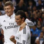 El jugador galés del Real Madrid Gateh Bale celebra el primer gol ante el Rayo Vallecano
