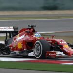 Fernando Alonso, durante el primer entrenamiento libre del Gran Premio de Shangai