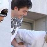 Justin Bieber escupe a sus fans desde un balcón