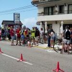 Vista del lugar en el que ocho ciclistas han resultado heridos