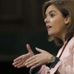 La vicepresidenta del Gobierno, Soraya Sáenz de Santamaría, durante su intervención hoy en el pleno del Congreso.