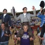 La terna al completo sale a hombros en el último festejo de la Feria del Caballo de Jerez