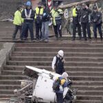 Los servicios de emergencia siguen trabajando en el lugar del siniestro.