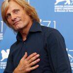 Viggo Mortensen posa durante el photocall de la película "Loin des hommes".