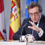 De Santiago-Juárez comparece ante los medios tras la reunión del Consejo de Gobierno