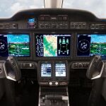 El pilotaje lo facilita el sistema de navegacinó Garmin G3000 de pantallaó táctil