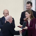 Los Reyes don Felipe y doña Letizia, junto al ministro de Educación y Cultura, José Ignacio Wert entregan al ganadero madrileño Victorino Martín una de las Medallas de Oro al Mérito en las Bellas Artes, durante la ceremonia que ha tenido lugar hoy en el Palacio de El Pardo.