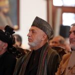 El presidente afgano, Ashraf Ghani , el ex presidente Hamid Karzai , y el presidente ejecutivo de Abdullah Abdullah