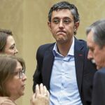 Soraya Rodríguez y Eduardo Madina, acompañados por otros miembros del PSOE