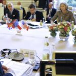 Jorge Fernández Díaz (i), durante una reunión en París, el pasado mes de noviembre, con los ministros de Interior de Alemania, Polonia, Francia, Reino Unido e Italia.