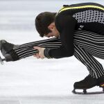 El patinador español Javier Fernández ejecuta su ejercicio del programa corto de la competición individual masculina de patinaje