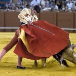 Ayudado por alto de Pablo Aguado, anoche, en el coso del Baratillo
