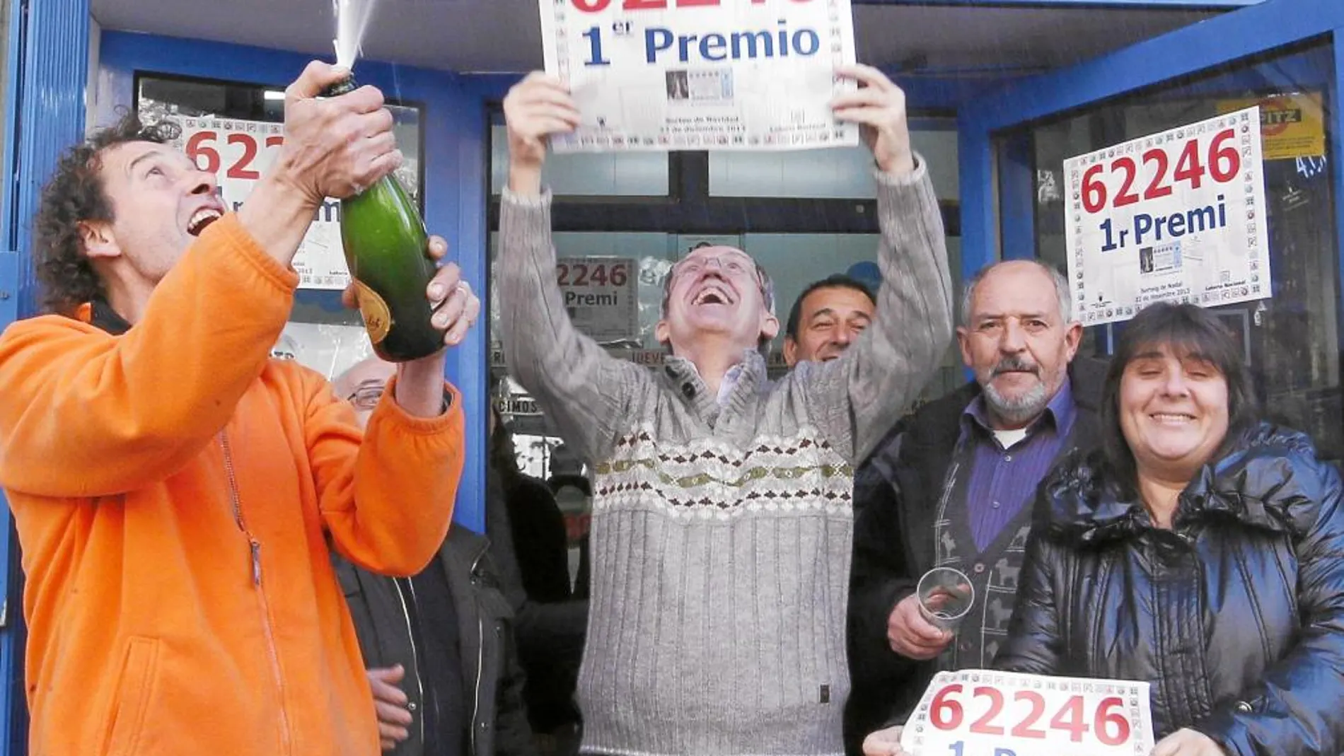 Un grupo de agraciados celebran su suerte en Barcelona