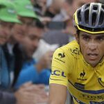 Contador en su llegada a la meta final de la Dauphiné.