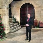 El presidente Fabra grabó el discurso de Año Nuevo en el patio gótico del Palau de la Generalitat, junto al árbol y ante un belén sin buey ni mula