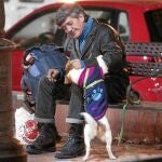 Francisco y su perrito Muá, inquilinos habituales de la intemperie