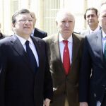 El presidente de Valencia, Fabra, junto a García-Margallo y Durao Barroso.