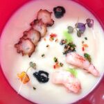 La «panna cotta de coliflor, polp sec y quisquilla» es una ejemplo de ensamblaje de sabores y textura