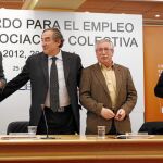 Patronal y sindicatos firmarán un alza salarial en torno al 1%