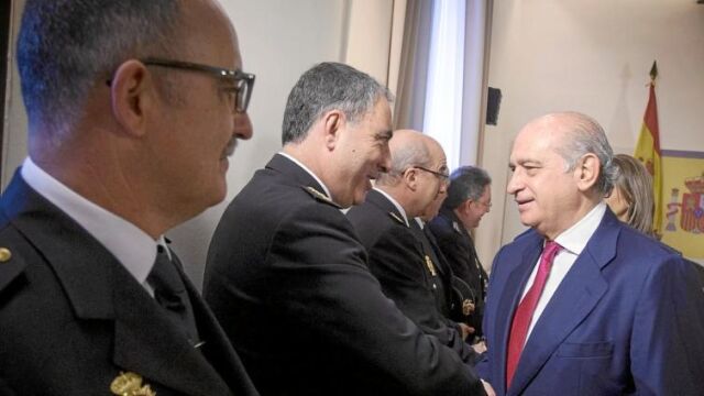 El ministro del Interior, Jorge Fernández, presidió la toma de posesión de 5 comisarios nuevos en Cataluña