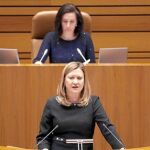 La consejera de Hacienda, Pilar del Olmo, defiende los presupuestos para 2014, junto a la presidenta de las Cortes, María Josefa García Cirac