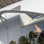 La fachada presenta abombamientos en diversas partes