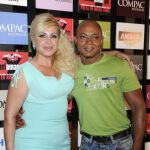 Raquel Mosquera posa junto a Isi