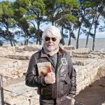 Valerio Massimo Manfredi, ayer, en las ruinas de Empúries donde presentó su nueva novela «Odiseo»