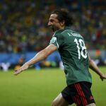 Andrés Guardado celebra su gol