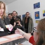 Tania Sánchez introdujo sus papeletas en la Casa de las Asociaciones de Rivas