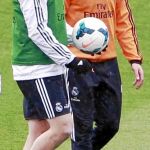 Xabi Alonso, con Carvajal