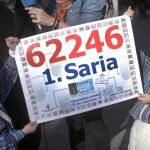 Dos de las hijas del lotero que ha repartido suerte en Arrasate-Mondragón