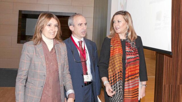 La consejera Pilar del Olmo llega al congreso junto a Rocío Lucas, entre otros