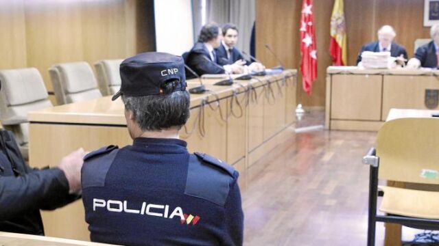 Jaime Giménez Arbe ha sido trasladado desde la prisión portuguesa donde cumple condena para la celebración de este juicio