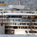 Imagen de los trabajos de reflotamiento del Costa Concordia hoy en aguas italianas.