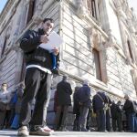 Cerca de 600 personas rodearon el Tribunal Superior de Justicia de Cataluña ayer para apoyar a Mas