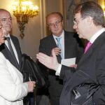 Barberá recibió ayer al presidente de la UIA, el uruguayo Miguel Loinaz; al decano del Colegios de Abogados de Valencia (ICAV), Mariano Durán; y al miembro de dicha asociación, Jorge Martí.