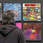 Piezas de cada uno de los tres escenarios de «Ídolos pop», presentada en el MuVIM