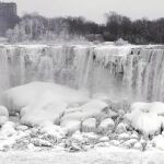La parte estadounidense de las cataratas del Niágara, congeladas a 20 grados bajo cero