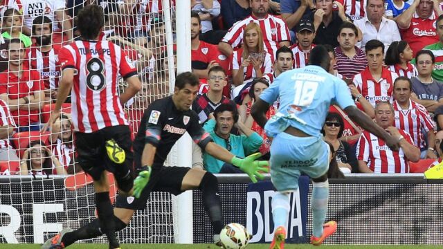 Córdoba bate al portero del Athletic Gorka Iraizoz y consigue el gol de la victoria para el Granada.