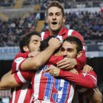 Diego Costa celebra con sus compaleros el gol marcado contra el Elche.