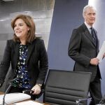 Sáenz de Santamaría y Morenés, ayer, en la rueda de Prensa posterior al Consejo de Ministros
