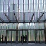 Empleados en la entrada del One World Trade Center