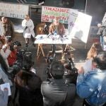 Un centenar de personas se concentró frente al Prop de Alicante para exigir el pago de la deuda con Afema