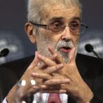 José Manuel Lara, durante la rueda de prensa en la que se han dado a conocer las diez finalistas que optan al Premio Planeta de Novela, que se entregará mañana.