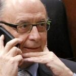 El ministro de Hacienda, Cristóbal Montoro, ayer en el Congreso
