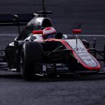 El piloto de McLaren-Honda y compañero de equipo del español Fernando Alonso, el británico Jenson Button, con su monoplaza el MP-430
