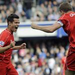 Coutinho y Gerrard celebran uno de los tantos del Liverpool.