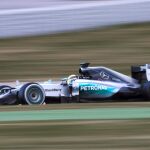 El piloto Ingles de Mercedes Lewis Hamilton , durante la sesión de entrenamientos